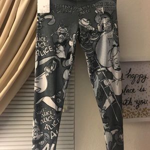 Hot Topic Disney Alice in Wonderland Leggings
